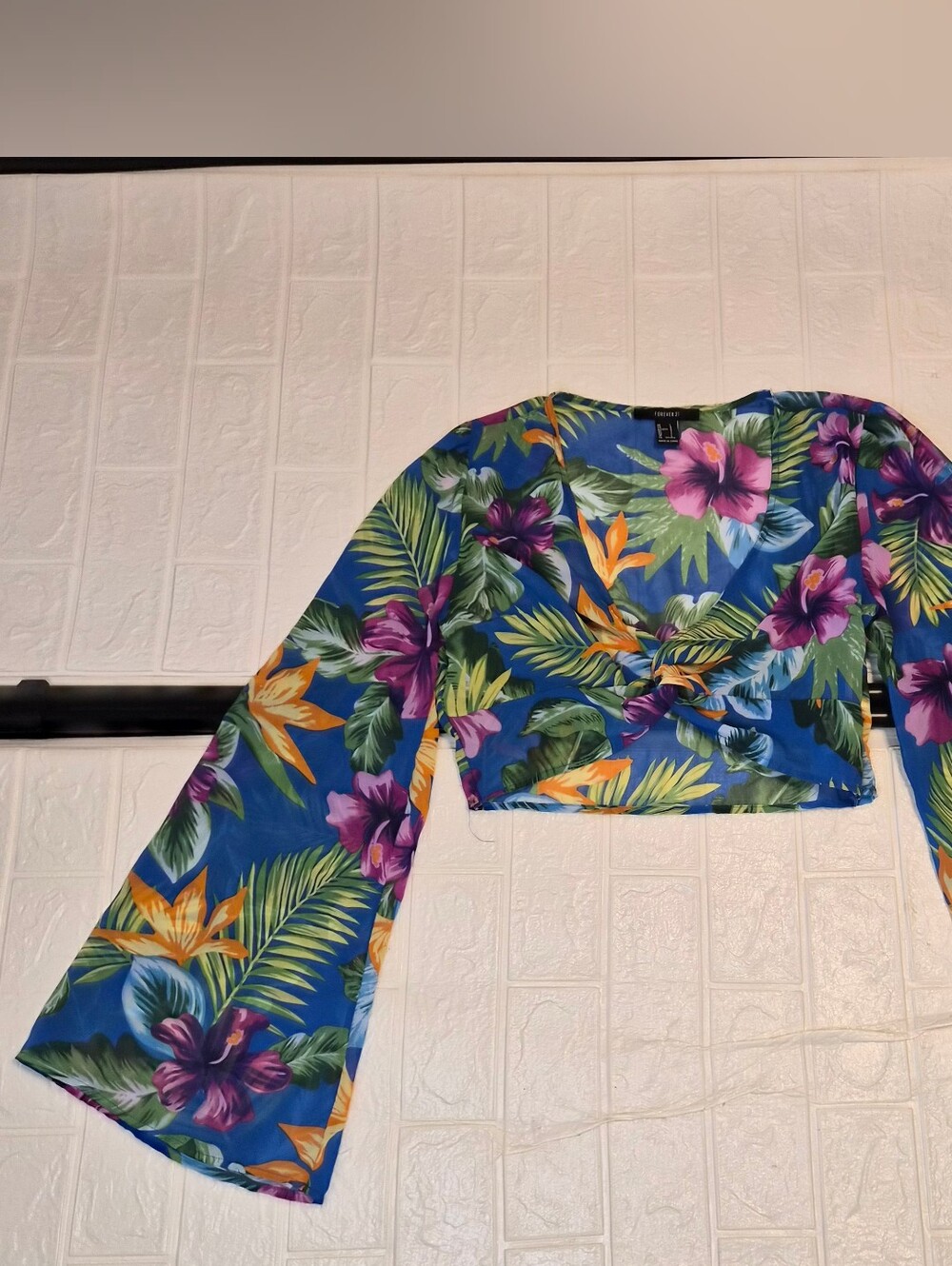 Forever 21 Blue Floral Wrap Crop Top with Bell Sleeves Size LARGE